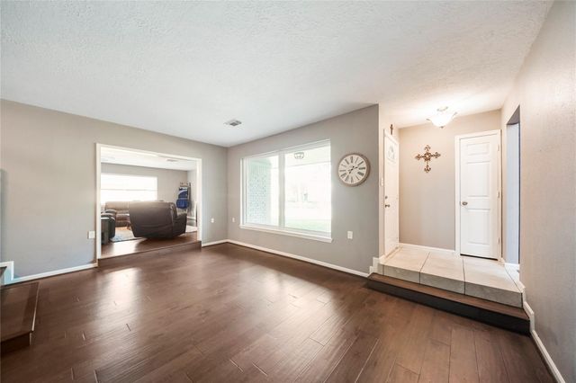 304 Old Bayou Drive, Dickinson, TX 77539