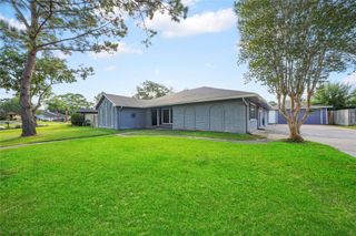 304 Old Bayou Drive, Dickinson, TX 77539
