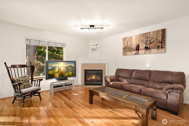 22833 SE 241st Place, Maple Valley, WA 98038