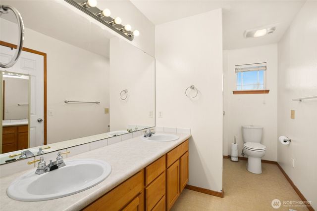 22833 SE 241st Place, Maple Valley, WA 98038