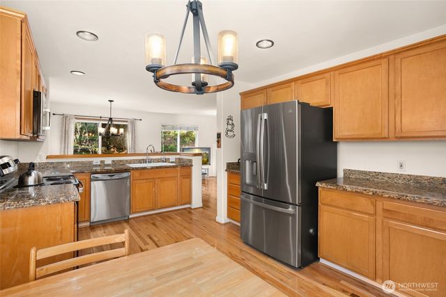 22833 SE 241st Place, Maple Valley, WA 98038