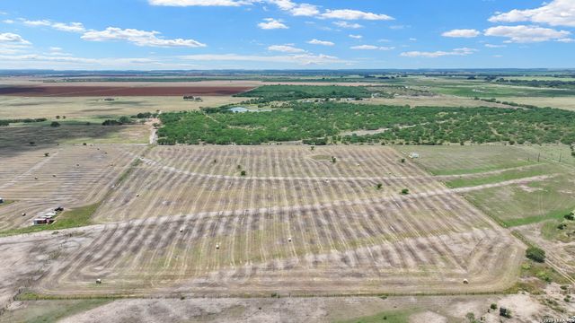 259 County Road 135, Floresville, TX 78114