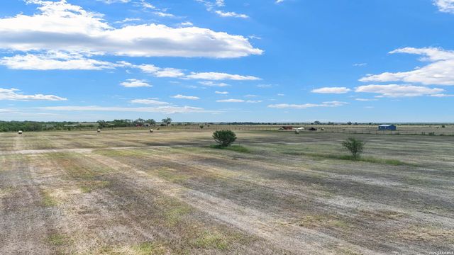 259 County Road 135, Floresville, TX 78114