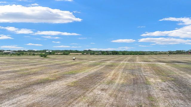 259 County Road 135, Floresville, TX 78114