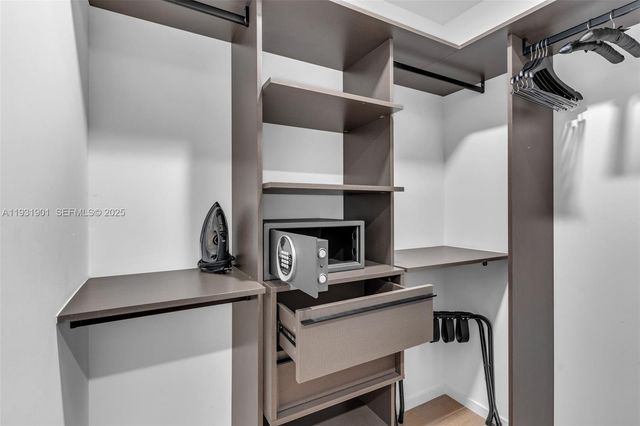 398 NE 5th St 4507, Miami, FL 33132