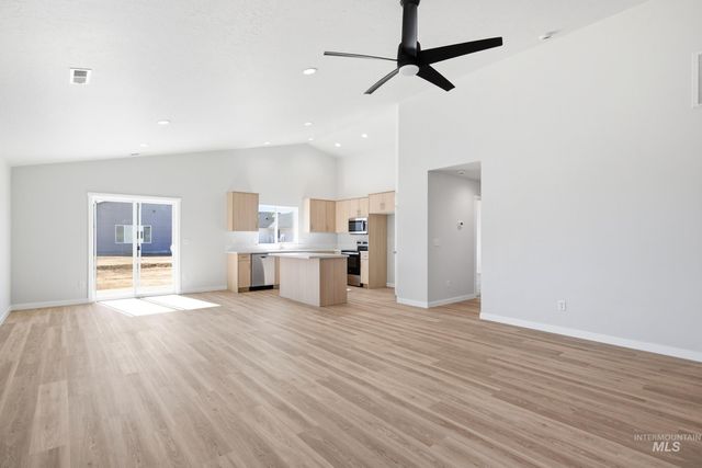 7098 E Kilkenny Ct, Nampa, ID 83687