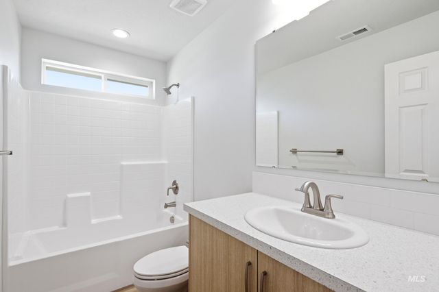 7098 E Kilkenny Ct, Nampa, ID 83687