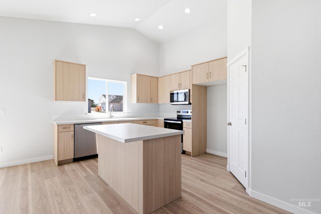 7098 E Kilkenny Ct, Nampa, ID 83687