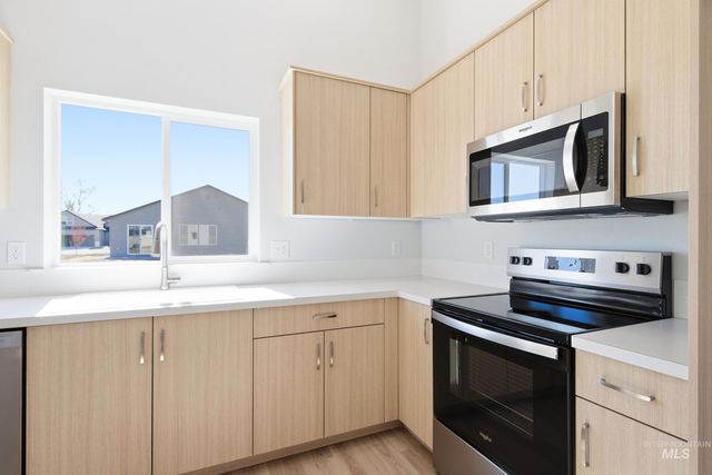 7098 E Kilkenny Ct, Nampa, ID 83687