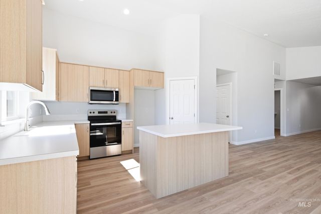 7098 E Kilkenny Ct, Nampa, ID 83687