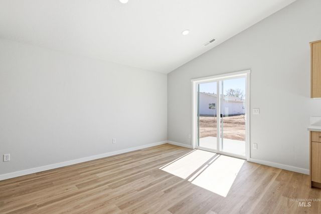 7098 E Kilkenny Ct, Nampa, ID 83687