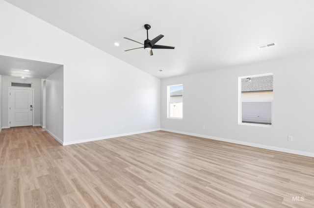 7098 E Kilkenny Ct, Nampa, ID 83687