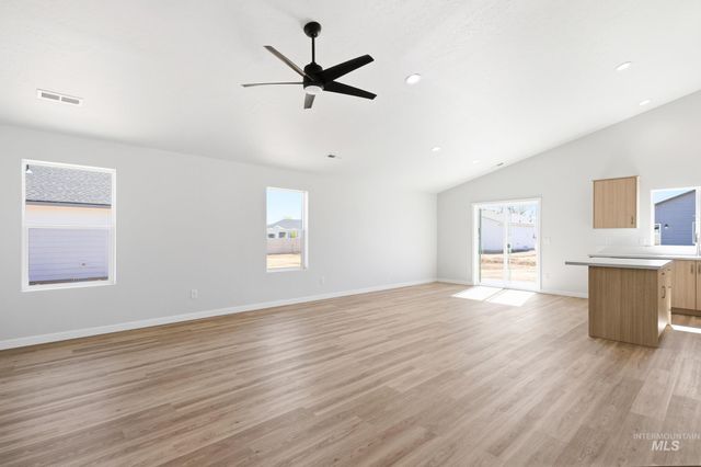 7098 E Kilkenny Ct, Nampa, ID 83687