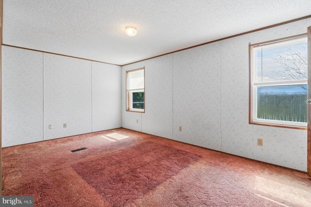 430 CLOVER LN, Hanover, PA 17331