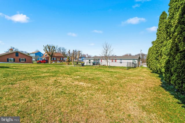 430 CLOVER LN, Hanover, PA 17331
