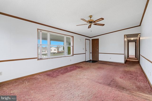 430 CLOVER LN, Hanover, PA 17331