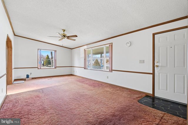 430 CLOVER LN, Hanover, PA 17331