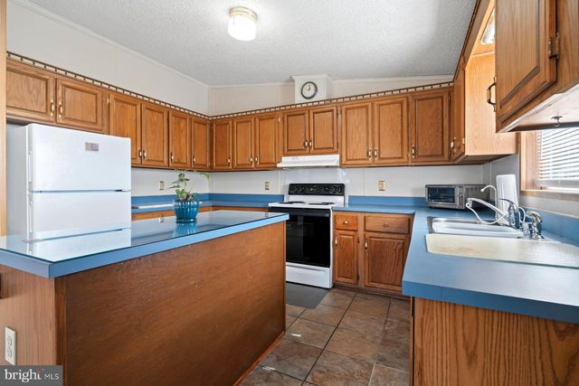 430 CLOVER LN, Hanover, PA 17331