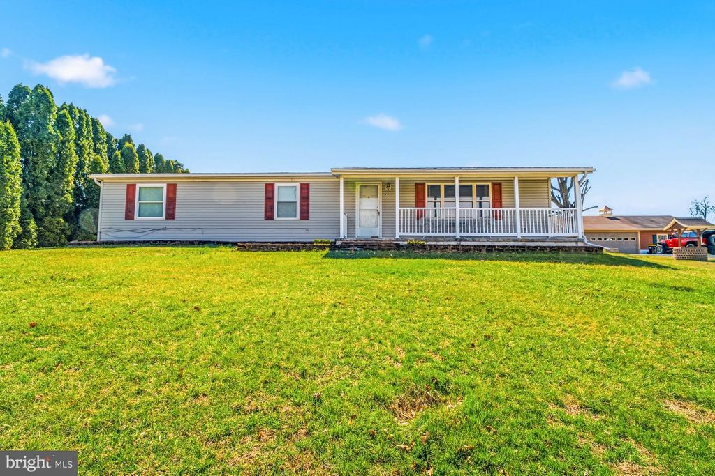 430 CLOVER LN, Hanover, PA 17331
