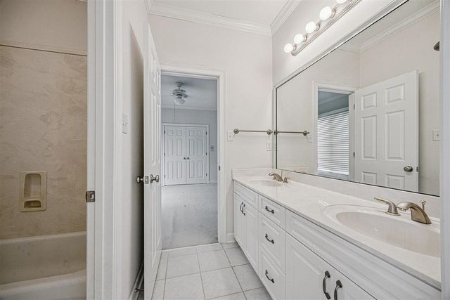 1073 HUMPHREY OAKS CIR, Memphis, TN 38120