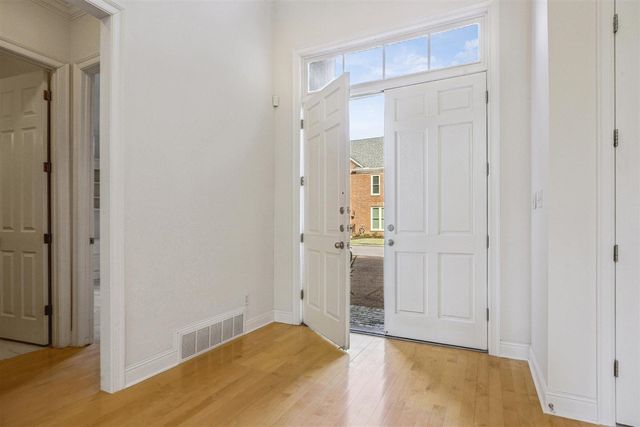 1073 HUMPHREY OAKS CIR, Memphis, TN 38120