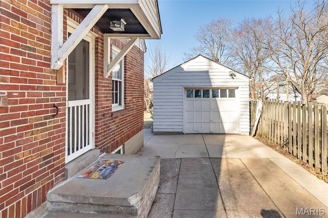 626 Tompkins Street, St Charles, MO 63301