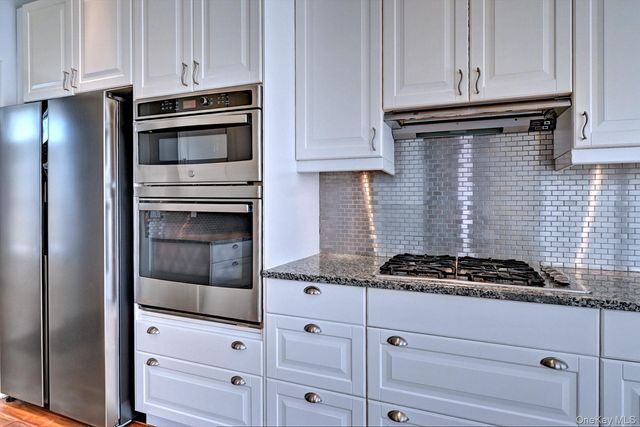 530 Leisure Drive, Ridge, NY 11961