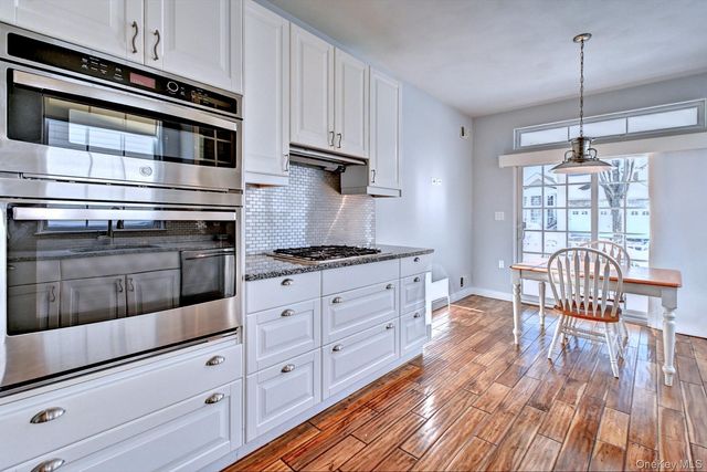 530 Leisure Drive, Ridge, NY 11961