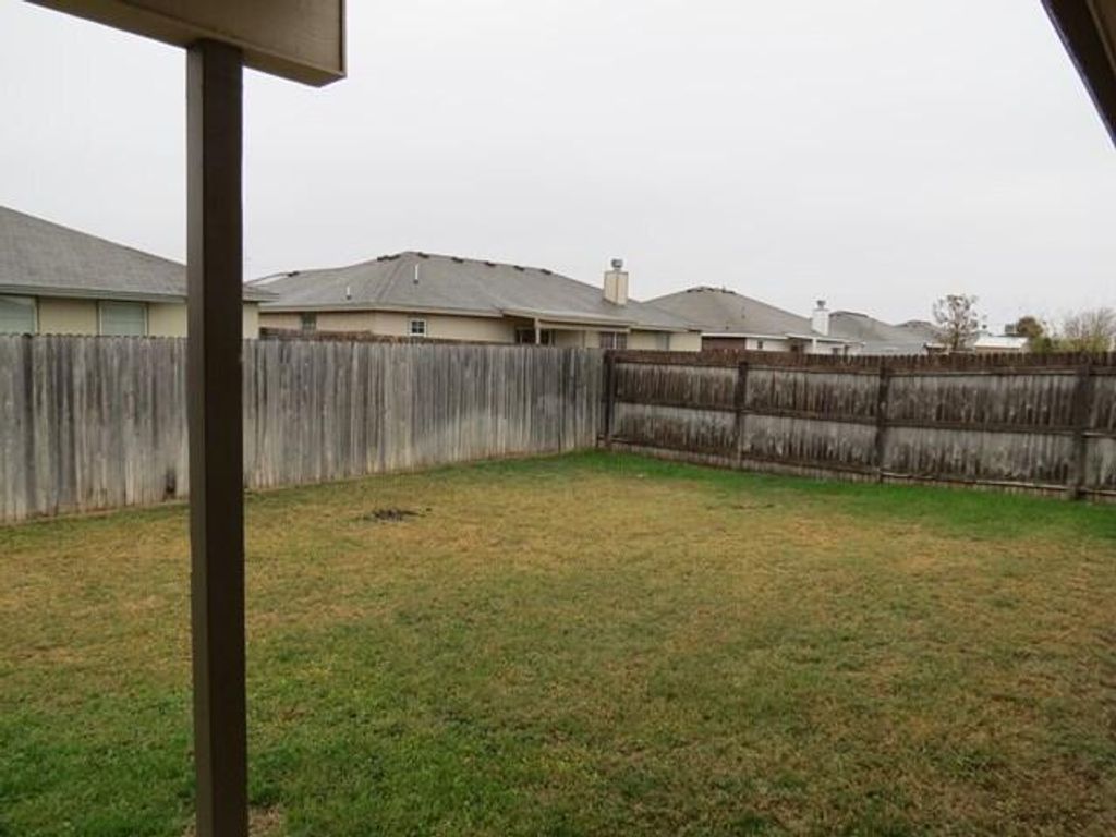 Image 4 of property listing at 1218 George Lane, San Angelo, TX 76905