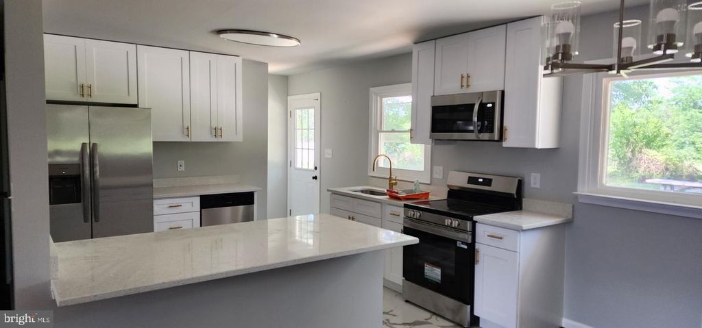 107 SAINT CHARLES RD, Baltimore, MD 21225