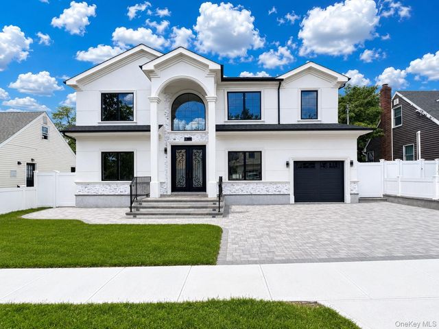 26 Kingston Avenue, Hicksville, NY 11801