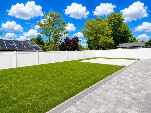 26 Kingston Avenue, Hicksville, NY 11801