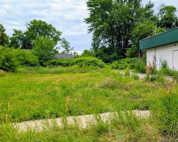 2610 Davison Road, Flint, MI 48506
