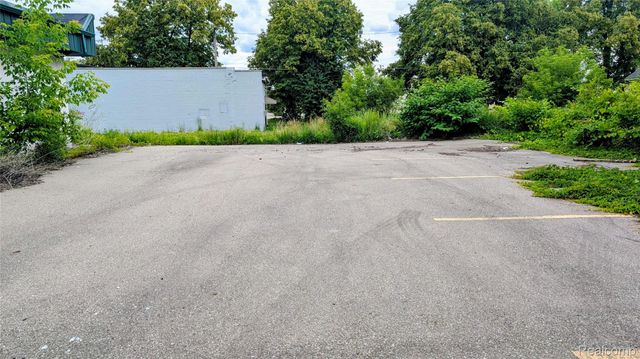 2610 Davison Road, Flint, MI 48506