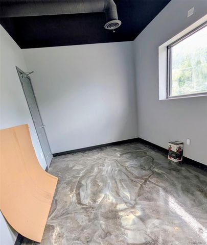 2610 Davison Road, Flint, MI 48506