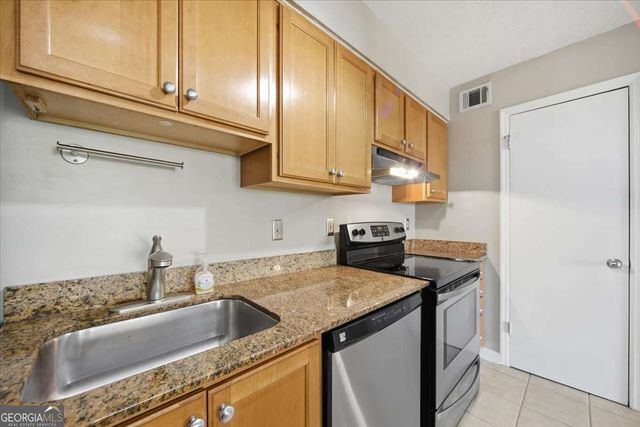 3120 SEVEN PINES Court 205, Atlanta, GA 30339