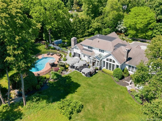 91 Woodhollow Court, Muttontown, NY 11791