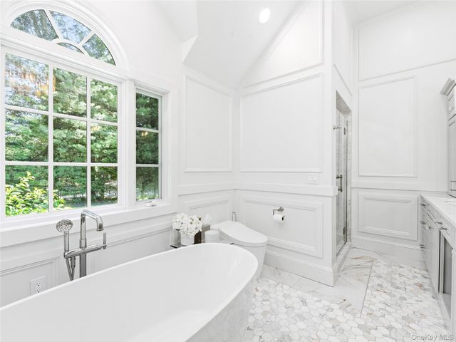 91 Woodhollow Court, Muttontown, NY 11791