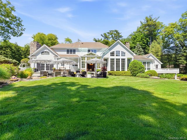 91 Woodhollow Court, Muttontown, NY 11791