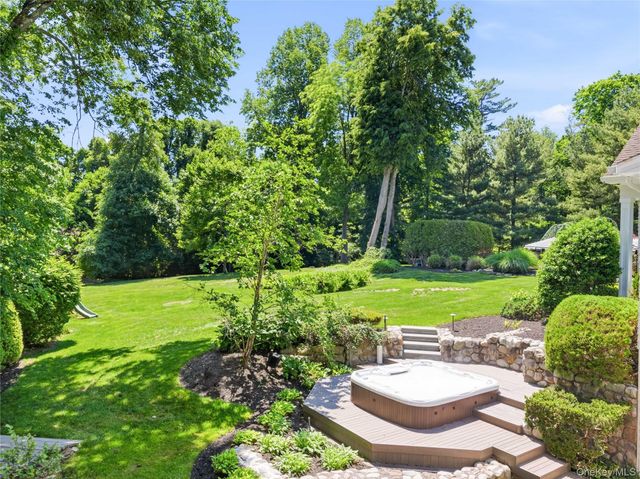 91 Woodhollow Court, Muttontown, NY 11791