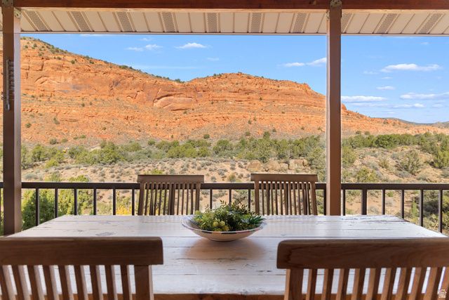 3010 SILVER REEF DR, Leeds, UT 84746