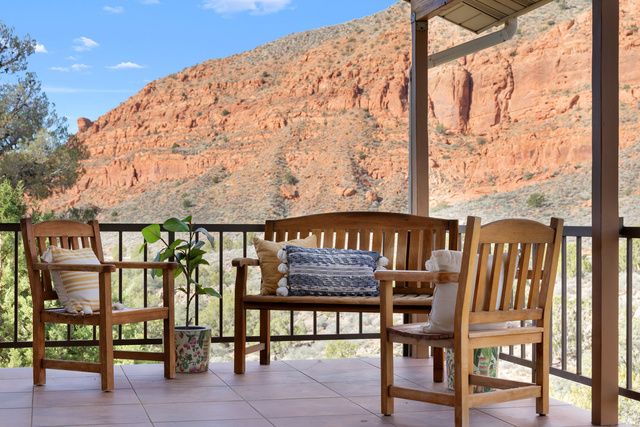 3010 SILVER REEF DR, Leeds, UT 84746