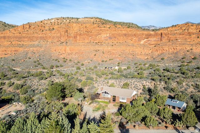 3010 SILVER REEF DR, Leeds, UT 84746