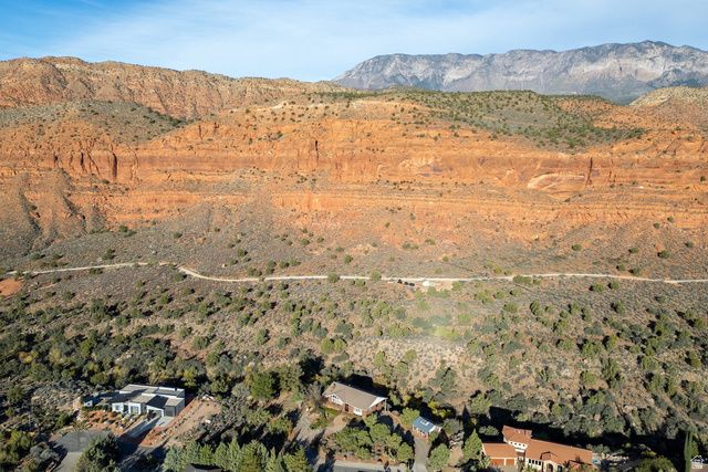 3010 SILVER REEF DR, Leeds, UT 84746