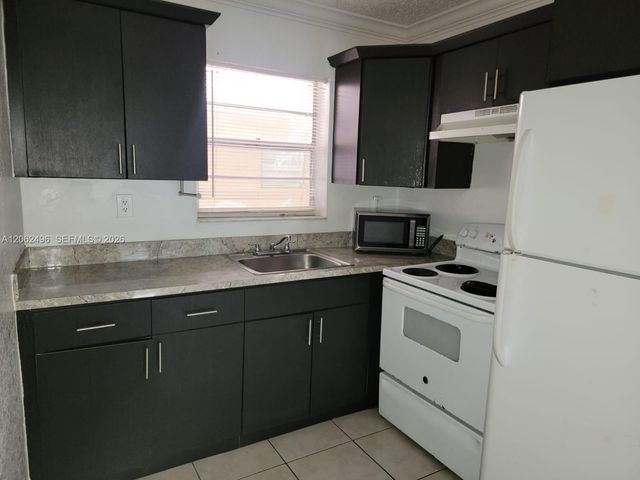 16118 NE 21st Ave 3, North Miami Beach, FL 33162