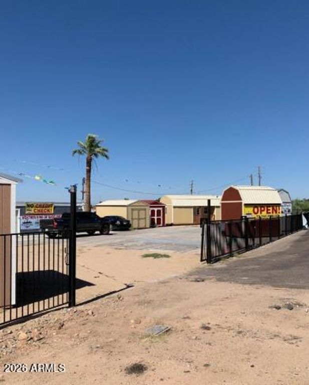 Image 2 of property listing at 4238 E BASELINE Road 11, Phoenix, AZ 85042