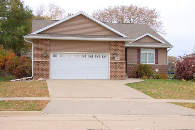 4201 Stewart, Cedar Falls, IA 50613