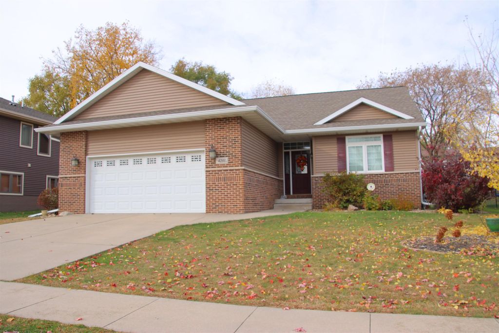 4201 Stewart, Cedar Falls, IA 50613