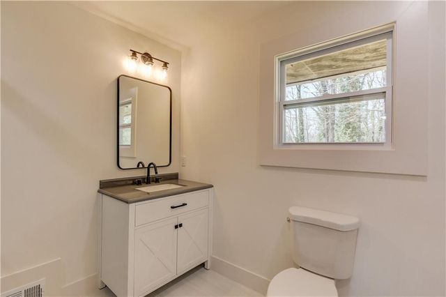 207 Cedar SE Way, Marietta, GA 30060