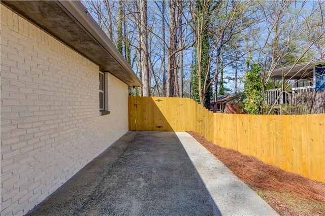 207 Cedar SE Way, Marietta, GA 30060